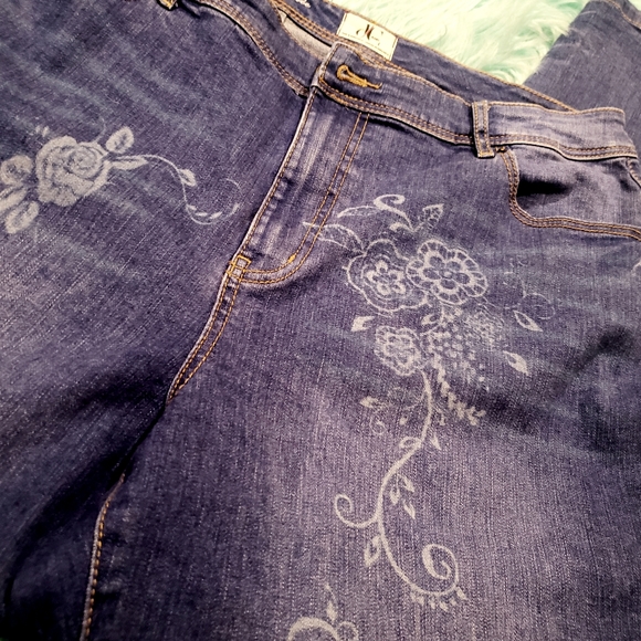 DC JEANS with floral design - Size 16 - Picture 2 of 7